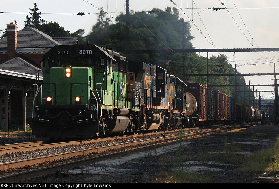 HLCX SD40-2 #8070 on Q418-24